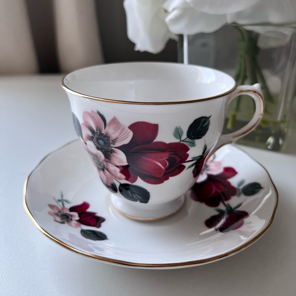 Beautiful Vintage Queen Anne Red Rose Floral Teacup and Saucer set . England